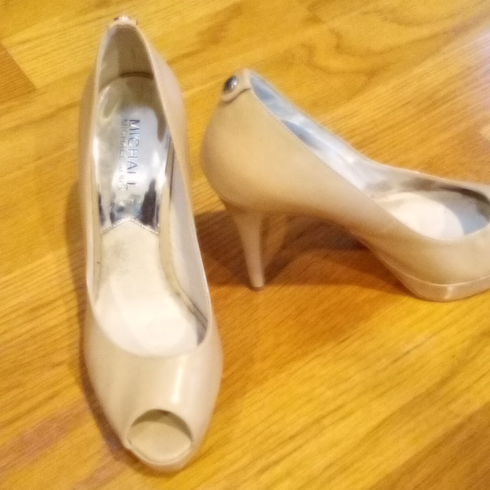 Michael Kors pumps